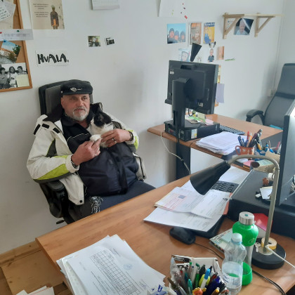 Klopca pod svobodnim soncem, od svetovalca vlade do brezdomca, jean nikolic, rok pibernik, radio študent