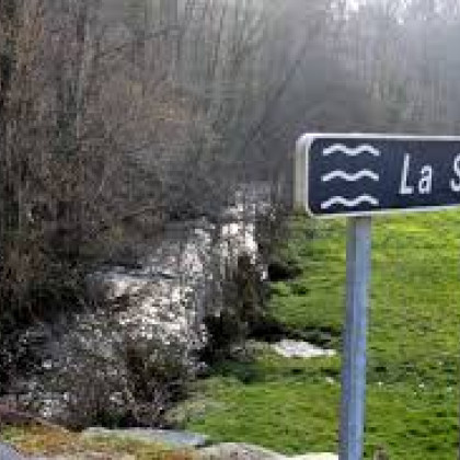 neki me grlo praska joj 