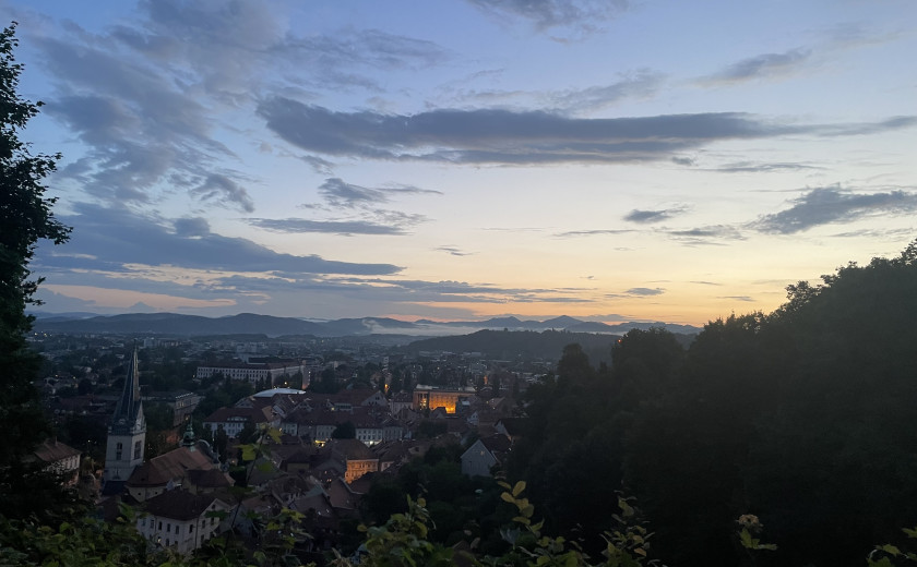 Slika Ljubljane proti jugozahodu z grajskega griča