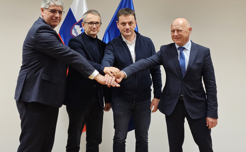 Ministra za javno upravo in notranje zadeve mag. Franc Props in Boštjan Poklukar, predsednik Policijskega sindikata Slovenije Rok Cvetko in predsednik Sindikata policistov Slovenije Adil Huselja 